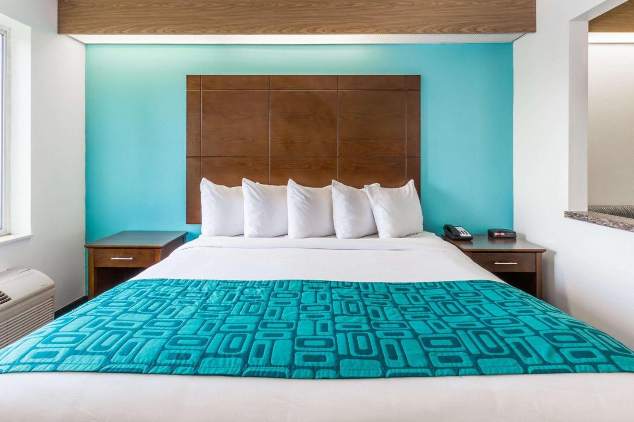 Howard Johnson By Wyndham Vancouver Hotel & Suites Eksteriør billede