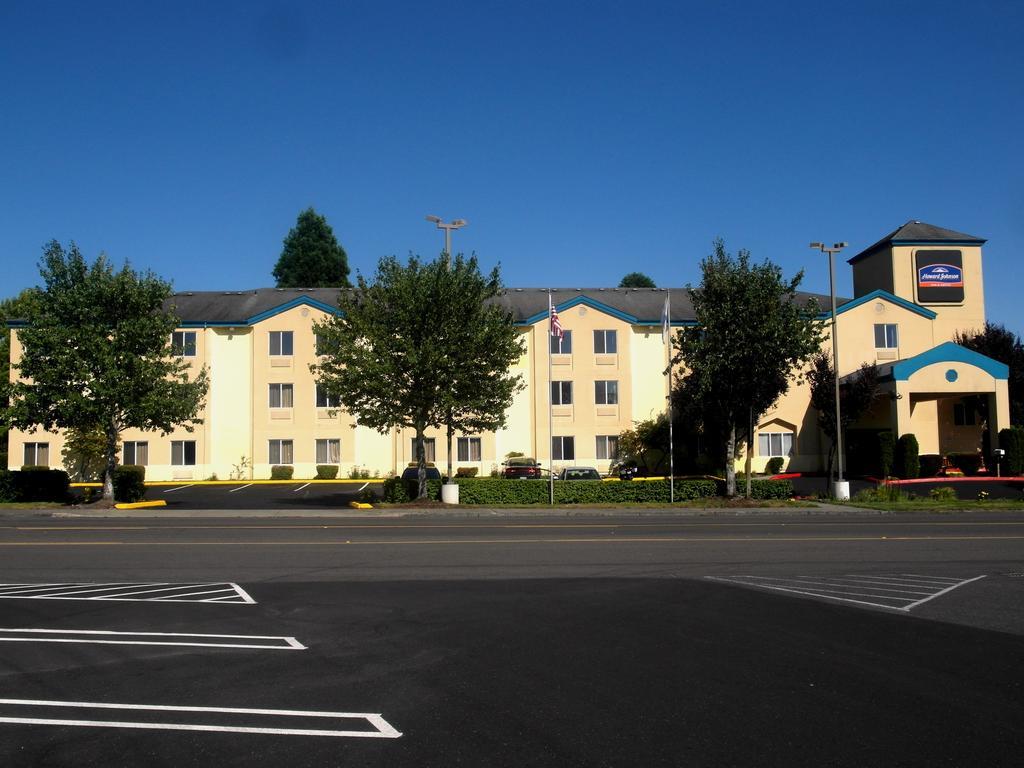 Howard Johnson By Wyndham Vancouver Hotel & Suites Eksteriør billede